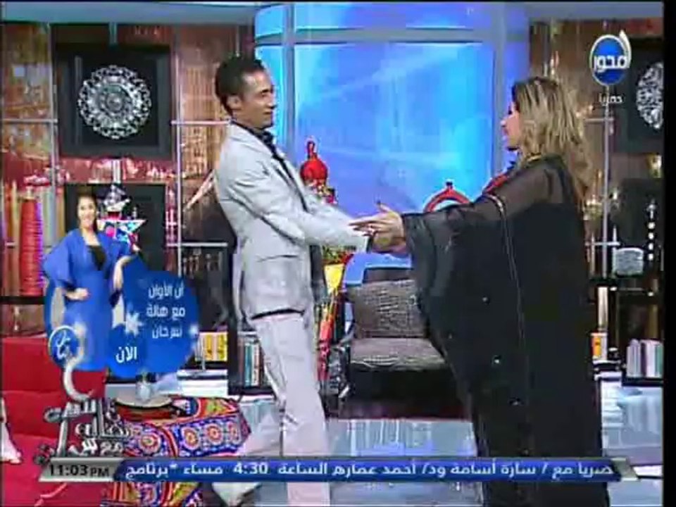 #آن_الآوان - هالة سرحان تقبل الفنان محمد رمضان أثناء دخوله الاستوديو