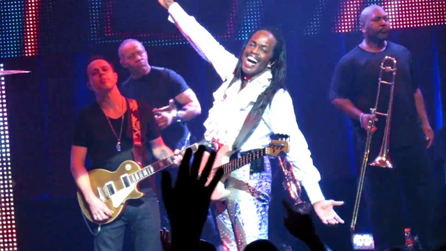 EARTH WIND & FIRE - LET'S GROOVE (Montreal, 2014)