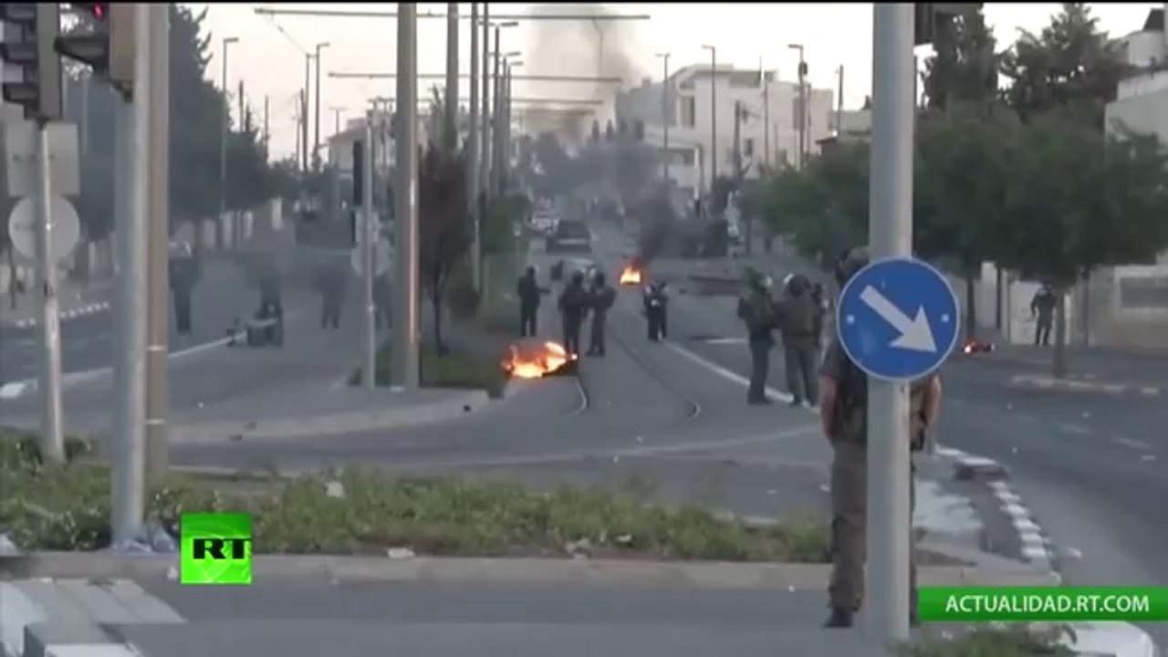 (Vídeo) Choques entre palestinos y fuerzas de seguridad israelíes en Jerusalén Este