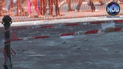 Video herunterladen: Crollo calcinacci Galleria Napoli. Grave ragazzo