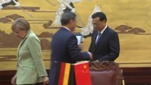 German Chancellor meets Chinese Premier in Beijing