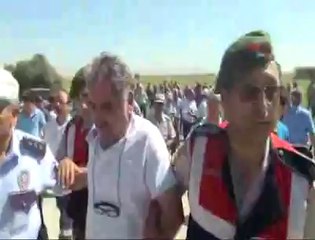 3 ÖLDÜ KÖYLÜLER YOL KESTİ