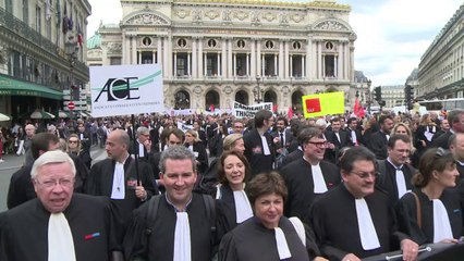 Les avocats manifestent pour défendre l'aide juridictionnelle