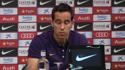 Claudio Bravo: "Los tres porteros partimos de cero"
