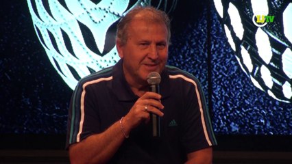 Zico agradece homenagem alemã, mas torcerá para o Brasil