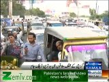 Traffic Police Fails to Control Traffic in Karachi