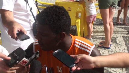 Elivélton vê defesa bem servida no Fluminense