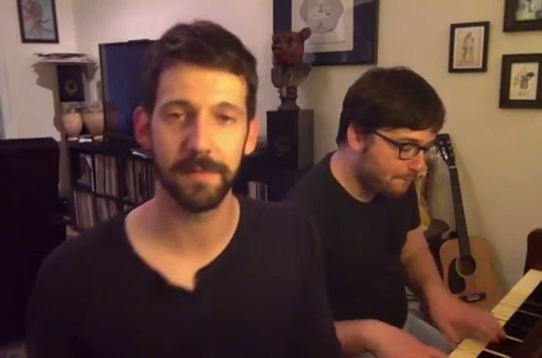 1 Şarkıyı 29 Ünlü Sesi Taklit Ederek Söylemek