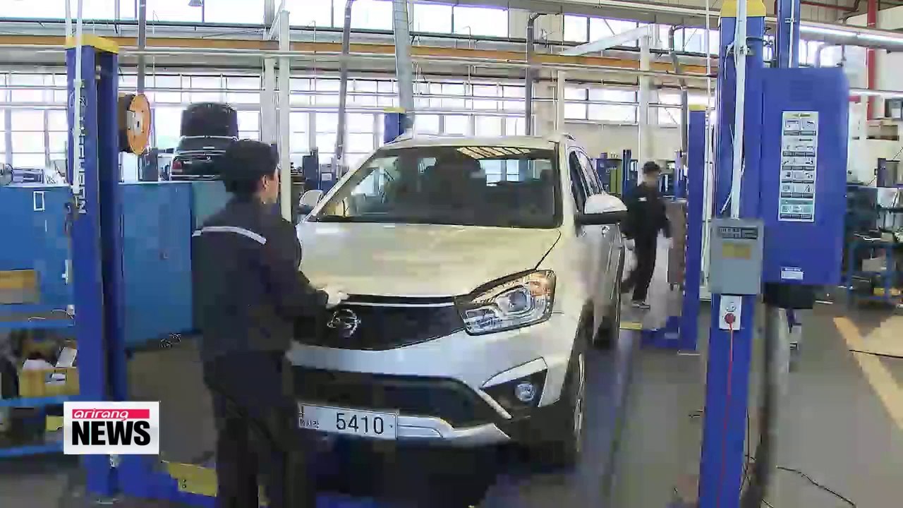 1,700 consumers sue automakers for overstated fuel efficiency