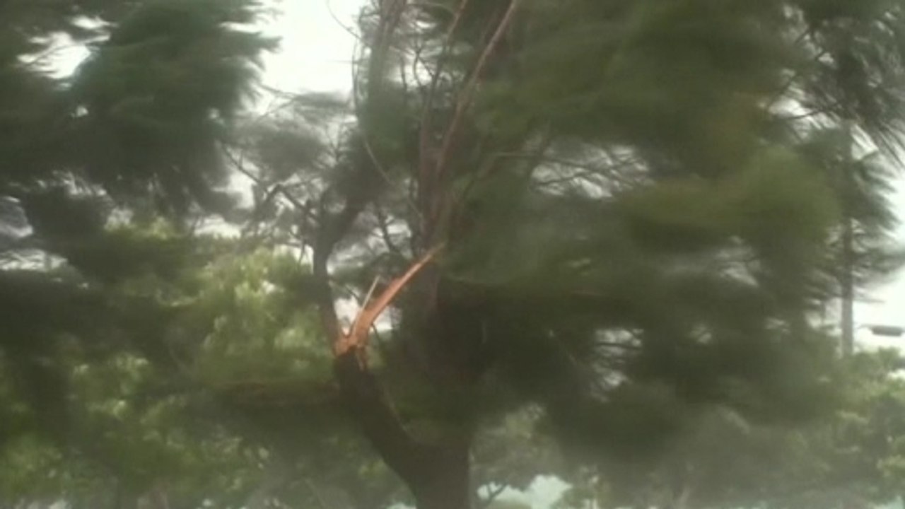 Typhoon Neoguri slams in to Okinawa