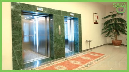 Asansör Duş Alan Adam