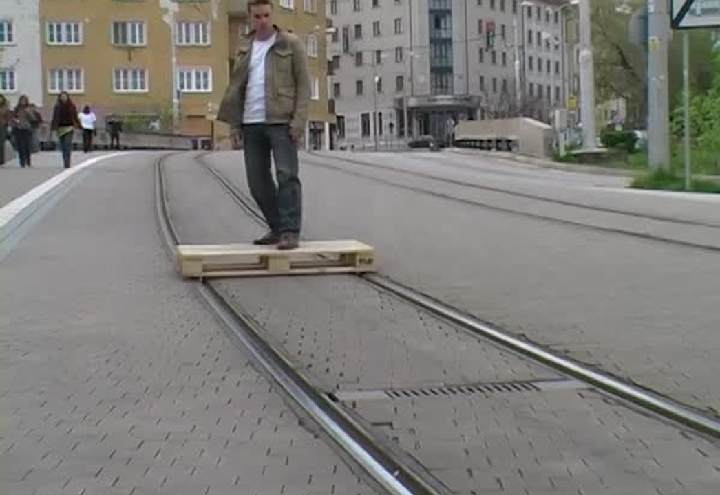 Se déplacer en palette sur les rails du tramway