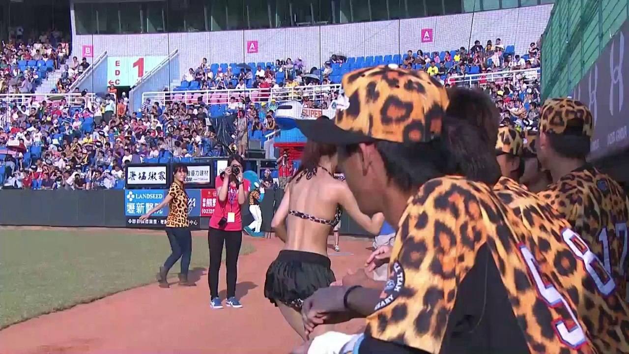 This Taiwanese Yoga Coach Has The Sexiest First Pitch Ever In Baseball History