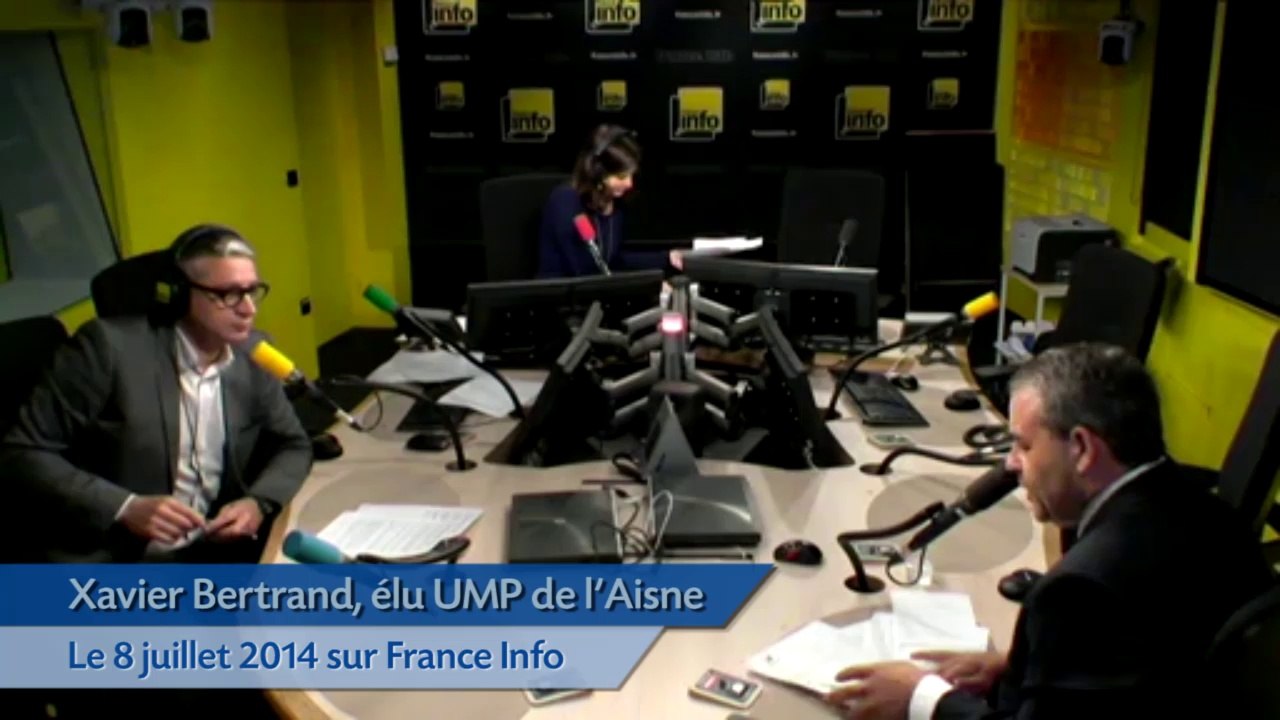 Xavier Bertrand exhibe ses factures de Center Parcs