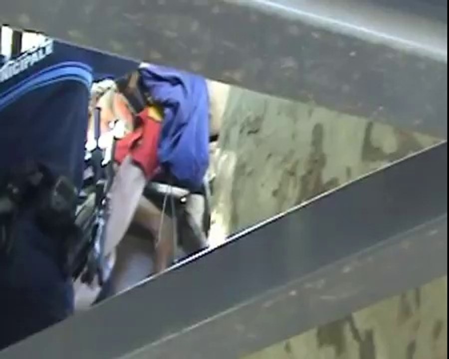 Un policier municipal de Montpellier porte des coups de tonfa à Kevin