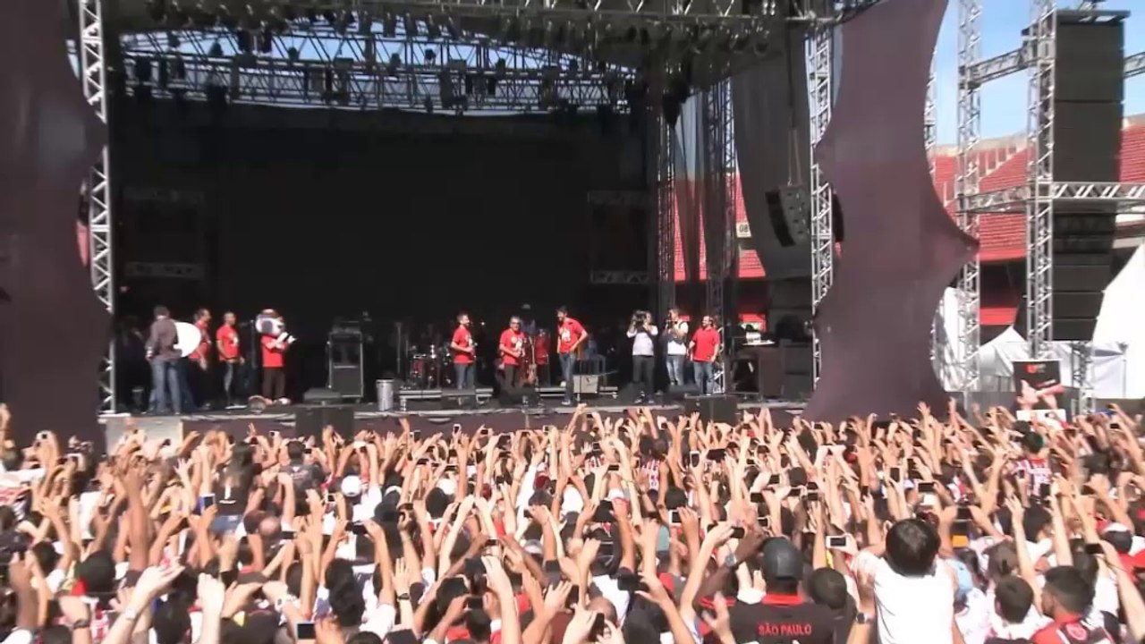 Brasileiro: Kaka kehrt zurück, Sao Paulo steht Kopf