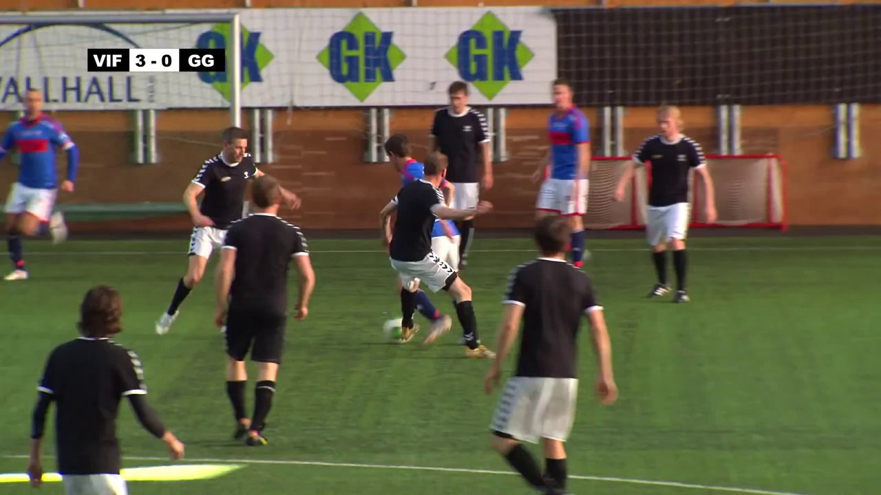 Equipe de foot amateur contre pro : 22 joueurs contre 11, qui gagne??