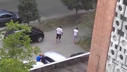 Rusya’da sokak ortasındaki kavgada silahlar konuştu