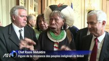 Raoni, figure de la résistance des peuples indigènes du Brésil, en visite à Paris