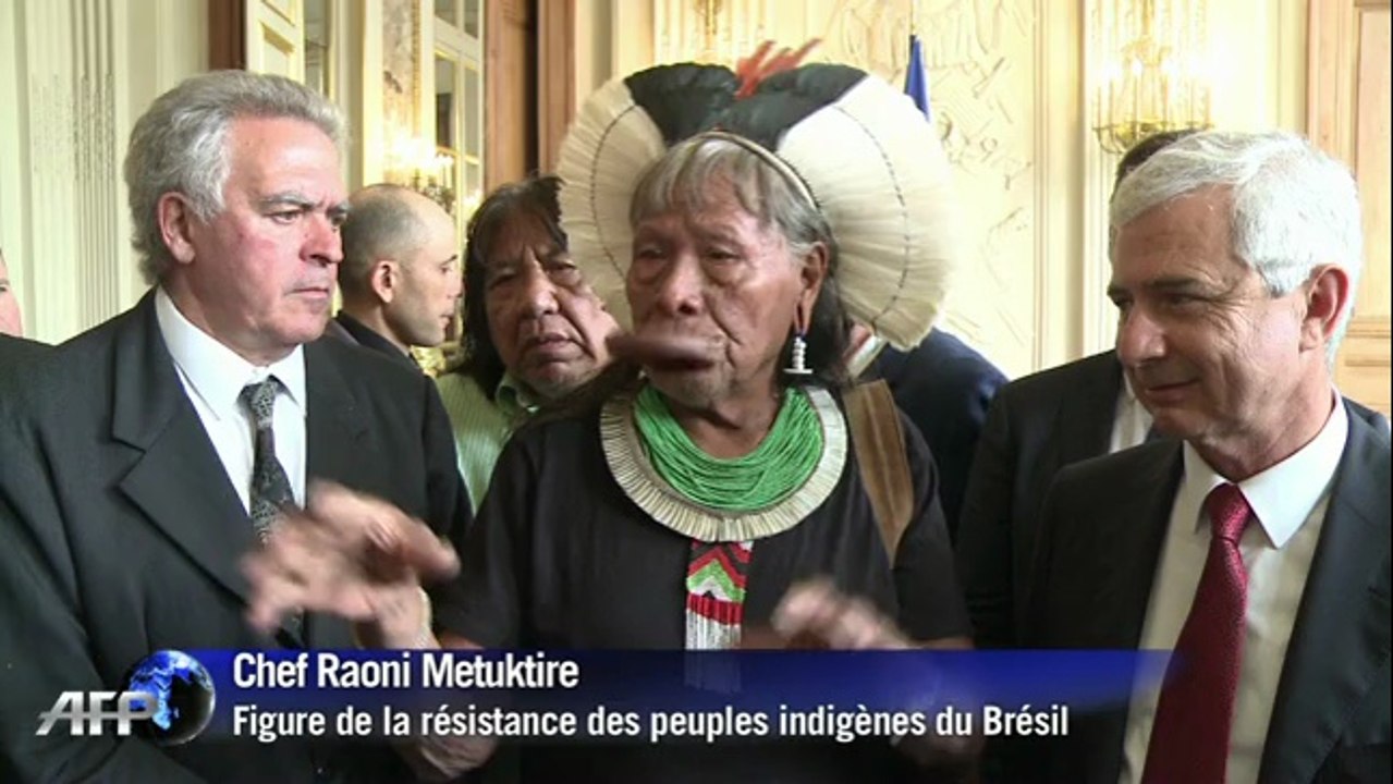 Raoni, figure de la résistance des peuples indigènes du Brésil, en visite à Paris