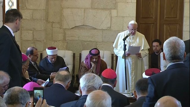 Le Pape appelle les juifs, chrétiens et musulmans à travailler ensemble pour la paix
