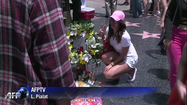 Cinq ans après la mort de Michael Jackson, les fans se recueillent à Los Angeles