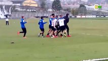 De saída, Júlio César é 'homenageado' em treino do Timão