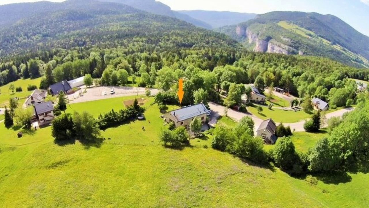 Photos aériennes par drône dans le Massif du Vercors par la société Esprit SudEst à Meylan
