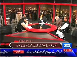 Iftikhar Ahmed and Haroon Rasheed Fight in a Live Show