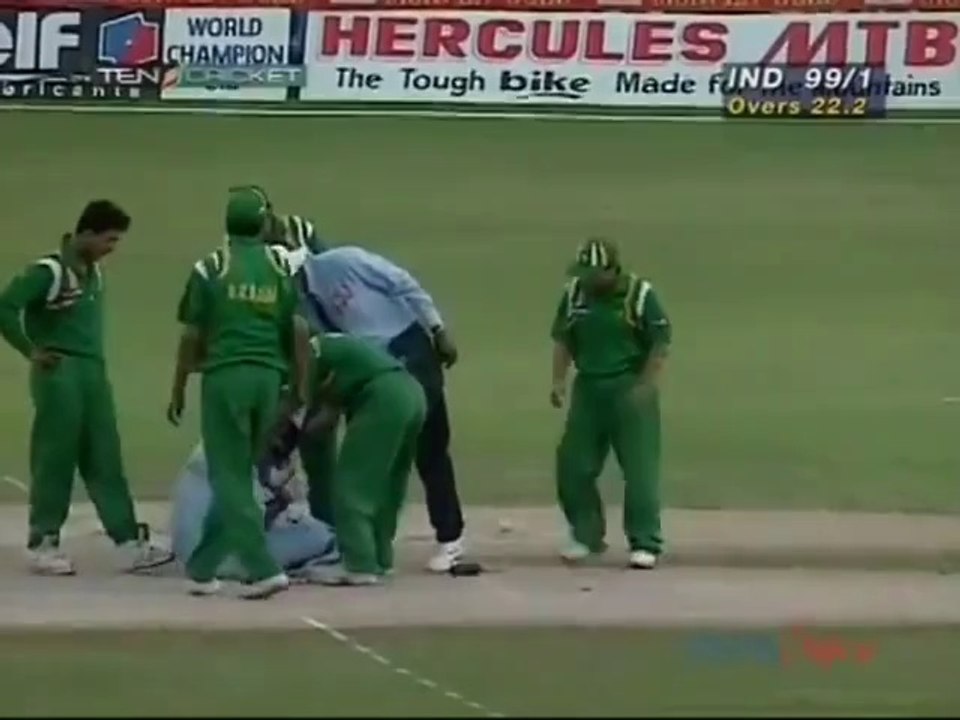 Azhar Mahmood Swearing - Sidhu crashes into Bucknor - India