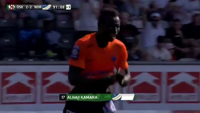 Un Joueur de FOOT pète un câble après un carton rouge!