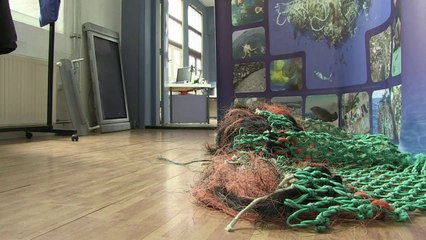 Dutch teen designs giant 'plastic trap' to clean world's oceans