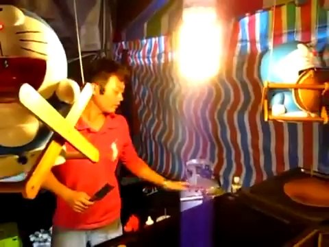 Fastest Cooker ever coming from Japan! Pancakes Bruce Lee...