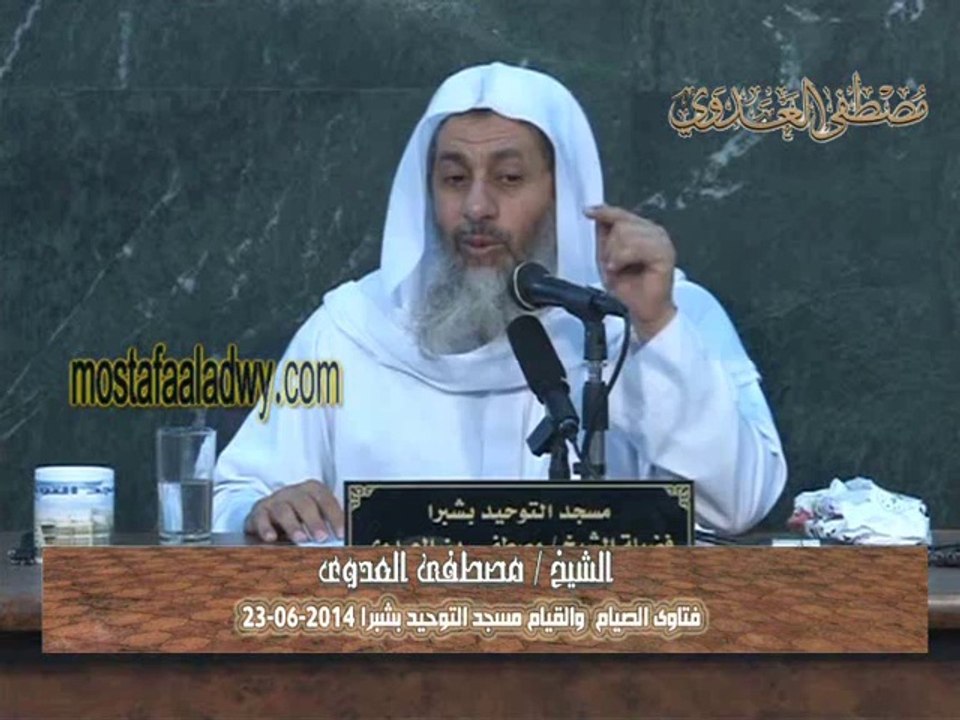 ما حكم الأكل والشرب والمؤذن يؤذن، أو بعد الأذان بوقت يسير ولاسيما إذا لم يعلم طلوع الفجر تحديداً؟