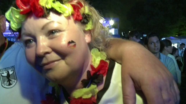 Mondial-2014: les supporteurs allemands fous de joie à Berlin