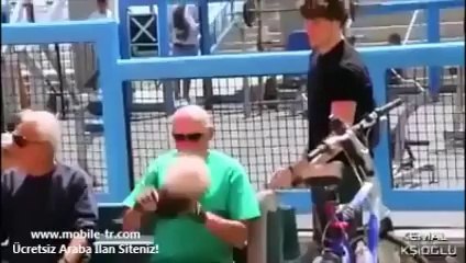 iphone ile Saç Kesme Şakası