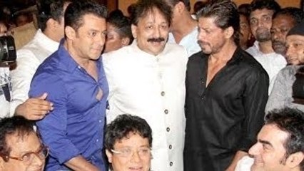 Salman Khan & Shahrukh Khan @ Baba Siddiqui's Iftar Party !