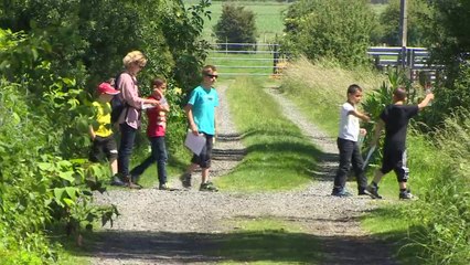 Des écoliers sur les terrils d'Haveluy