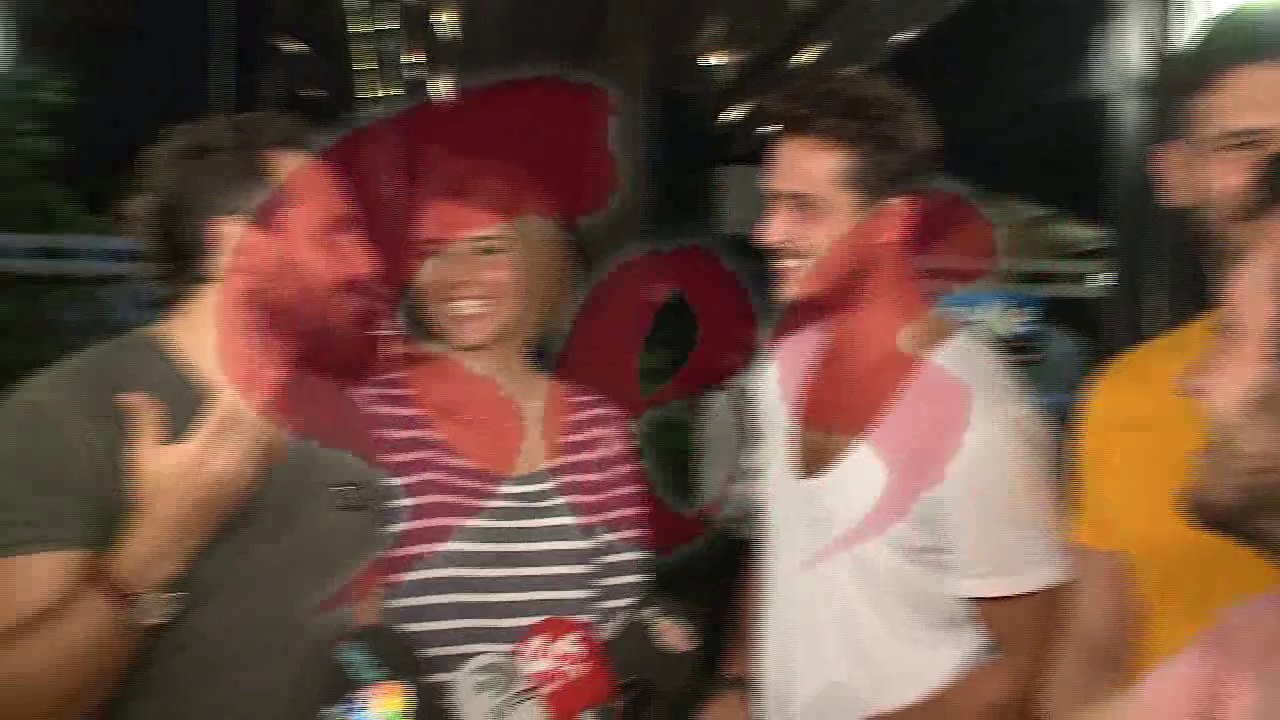 Tolgahan Sayışman arkadaşları ile yemekte görüntülendi