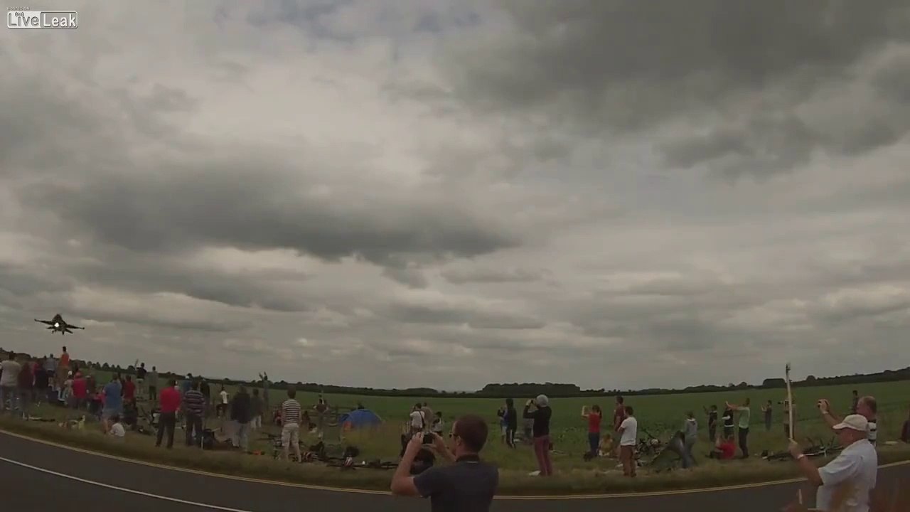 Turkish F16 Really Low Approach
