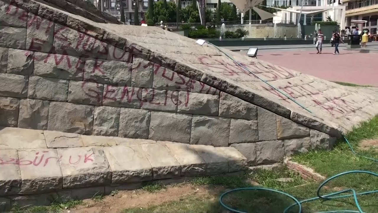 Atatürk Anıtı Özel Bir Sistemle Temizleniyor