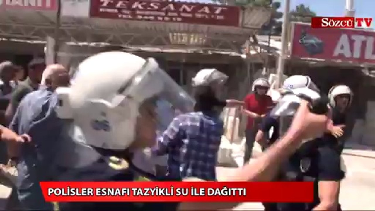 Polisler esnafı tazyikli su ile dağıttı