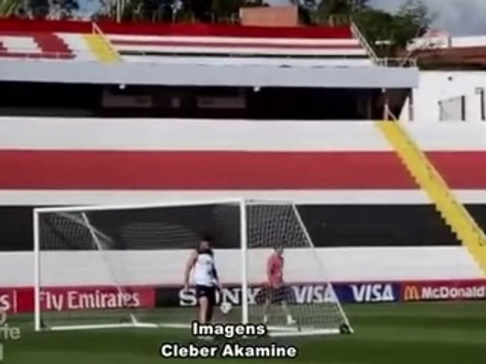 It's the guy! Behind the goal, Pogba beats trivela and makes two goals followed