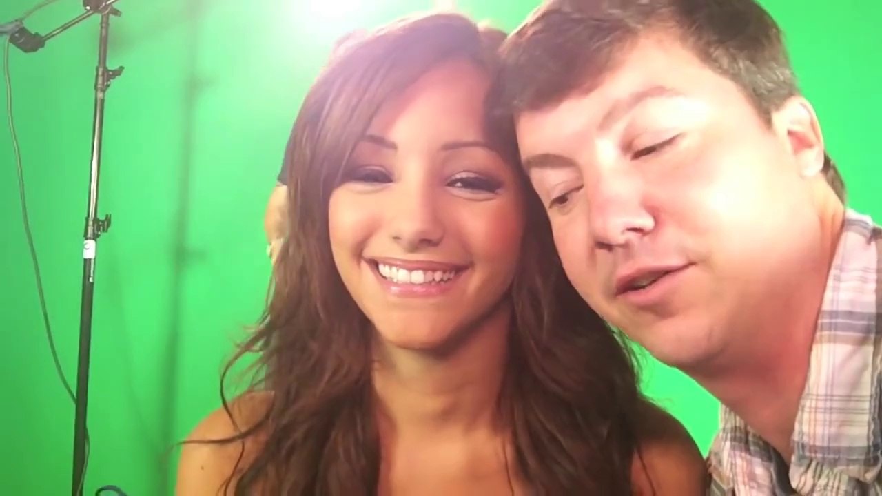 Melanie Iglesias at MTV2 (clip)