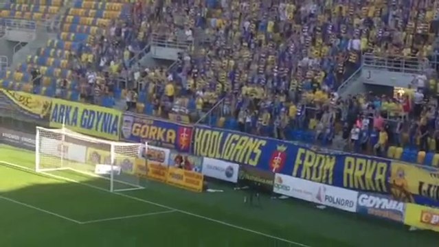 Ύμνος πριν από τη σέντρα