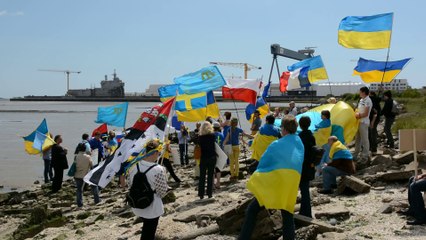 International protest in front of Mistrals - St Nazaire, June 29