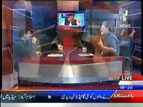 Nusrat Javed Taunting Sheikh Rasheed in a Live Show