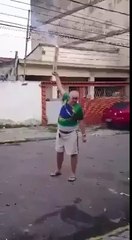 Fişek Patlatmaya Çalışan Dayı kendini patlatacaktı