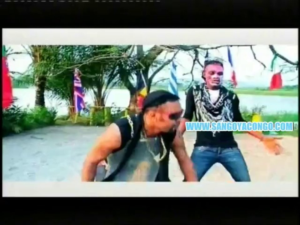 Bill Clinton Frappe Fort au Brésil avec la chanson de la FIFA : Le mondialiste ( Clip)