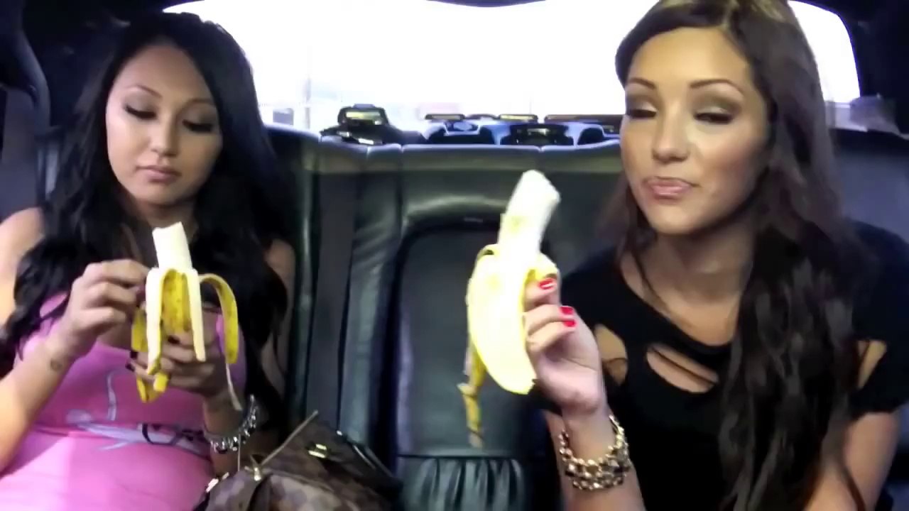 Melanie Iglesias & Hot Girlfriends